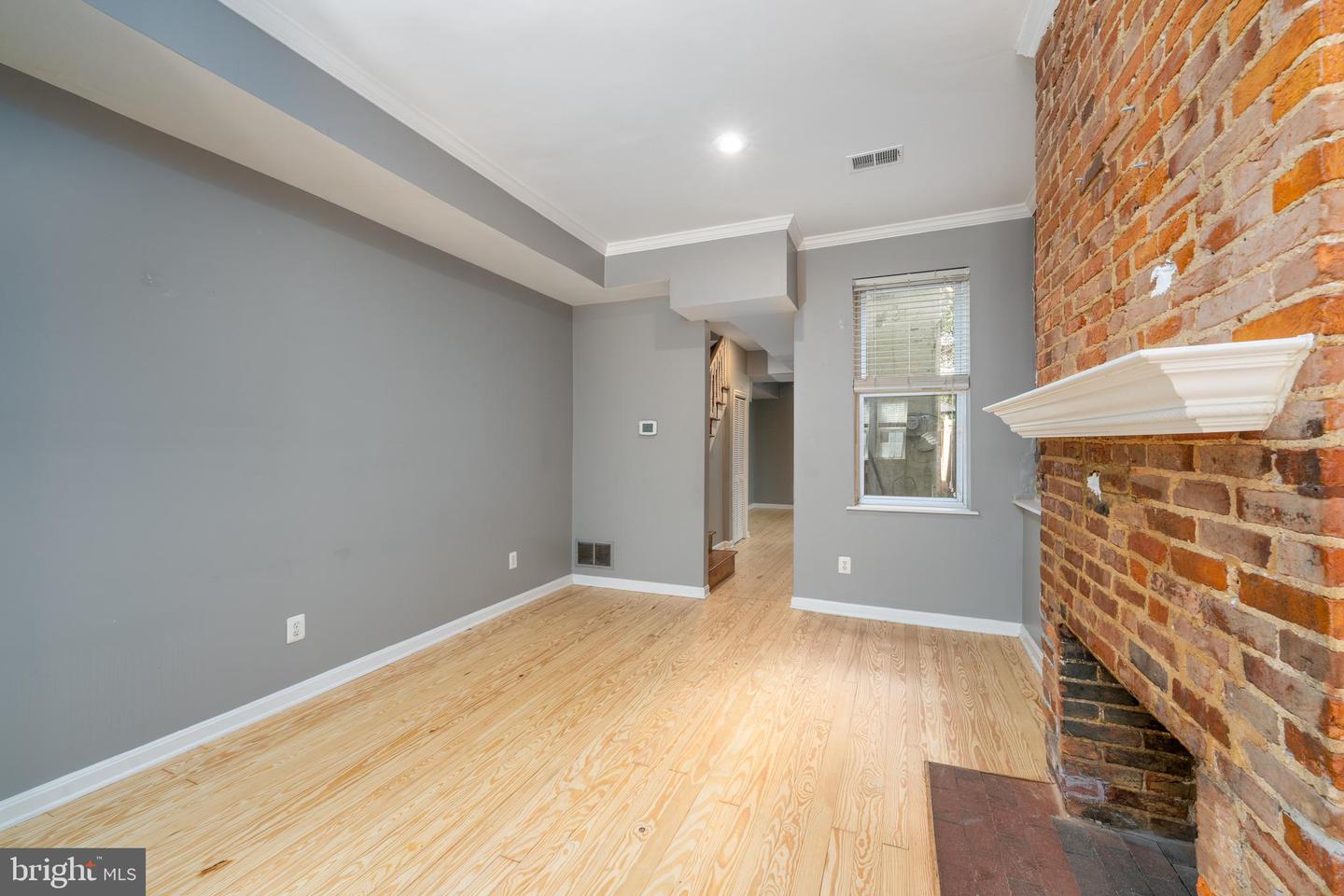 926 S Hanover St Property Photo 8