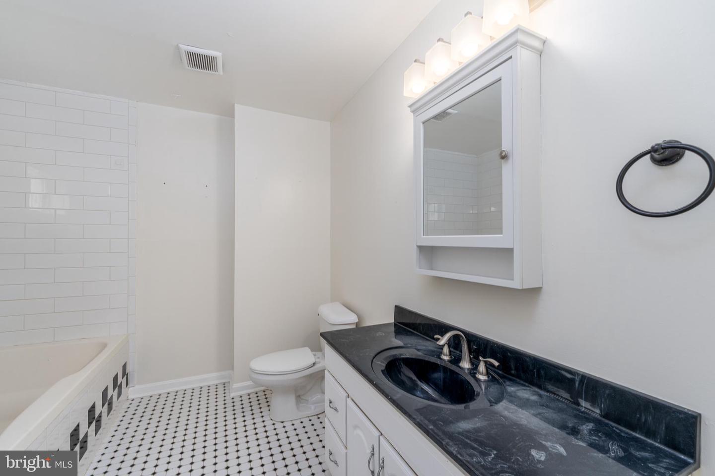 926 S Hanover St Property Photo 18