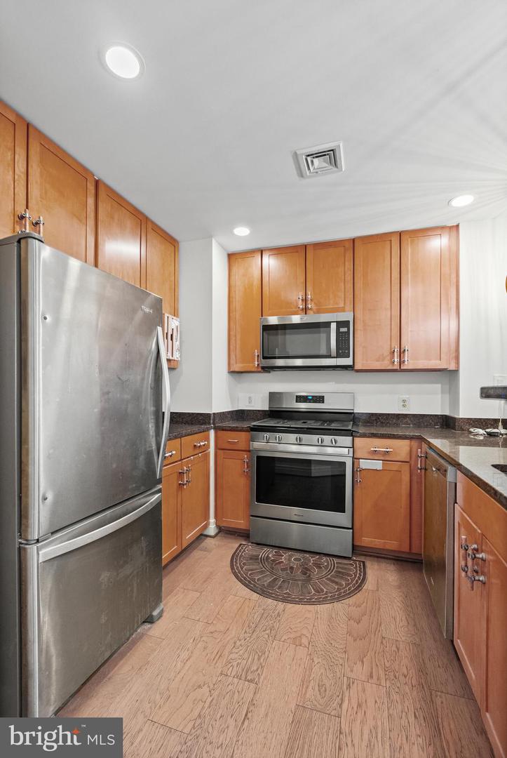 414 Water St #2903 Property Photo 6