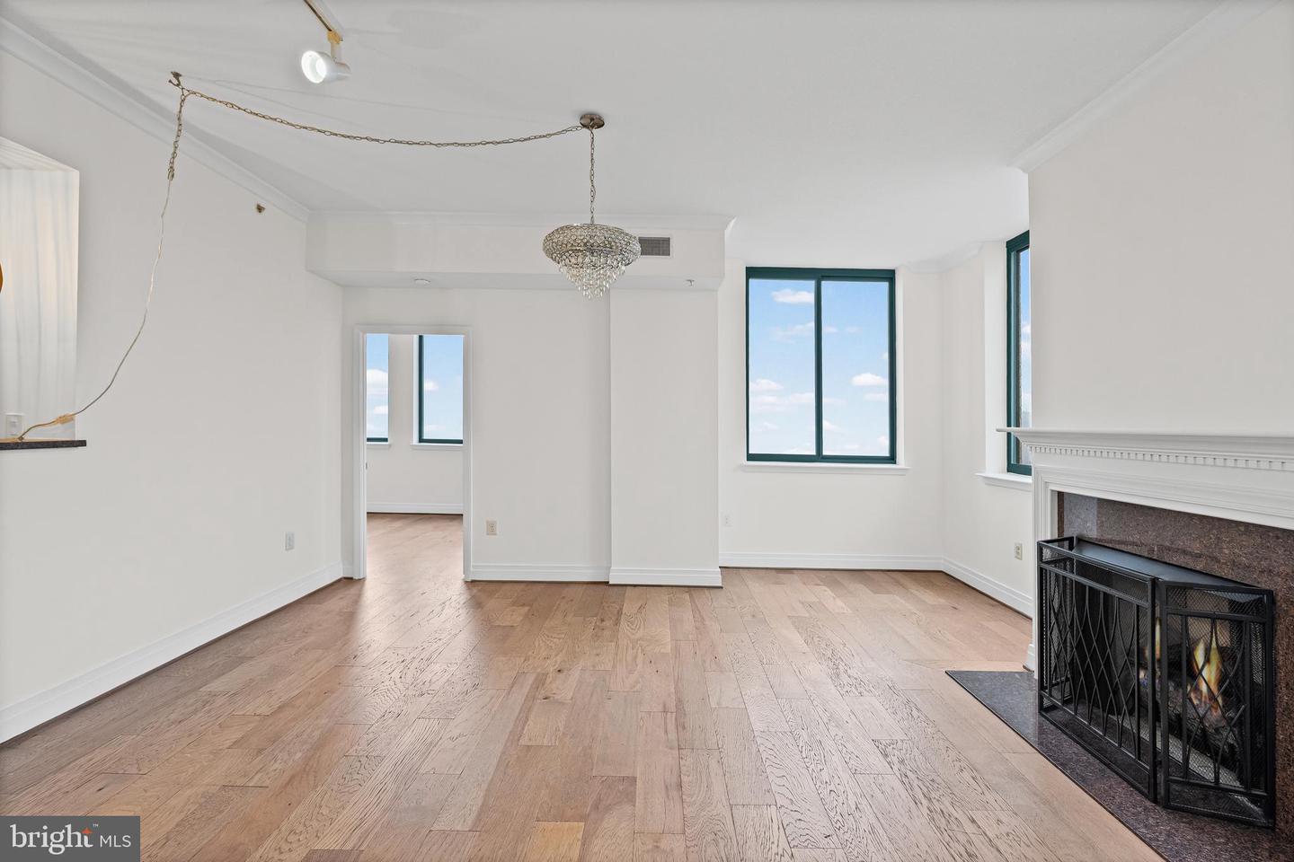 414 Water St #2903 Property Photo 10