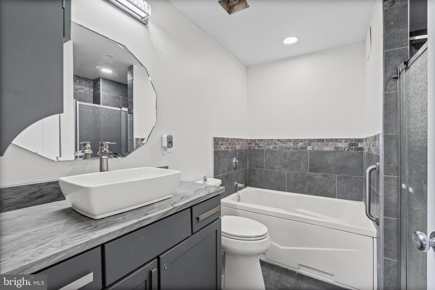 414 Water St #2903 Property Photo 24