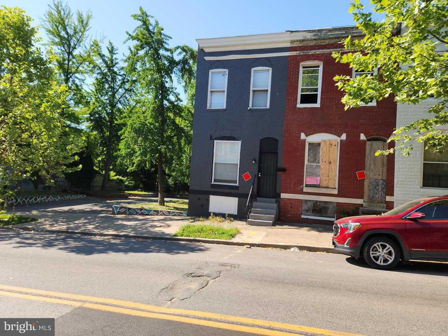 2557 W Baltimore St Property Photo 3