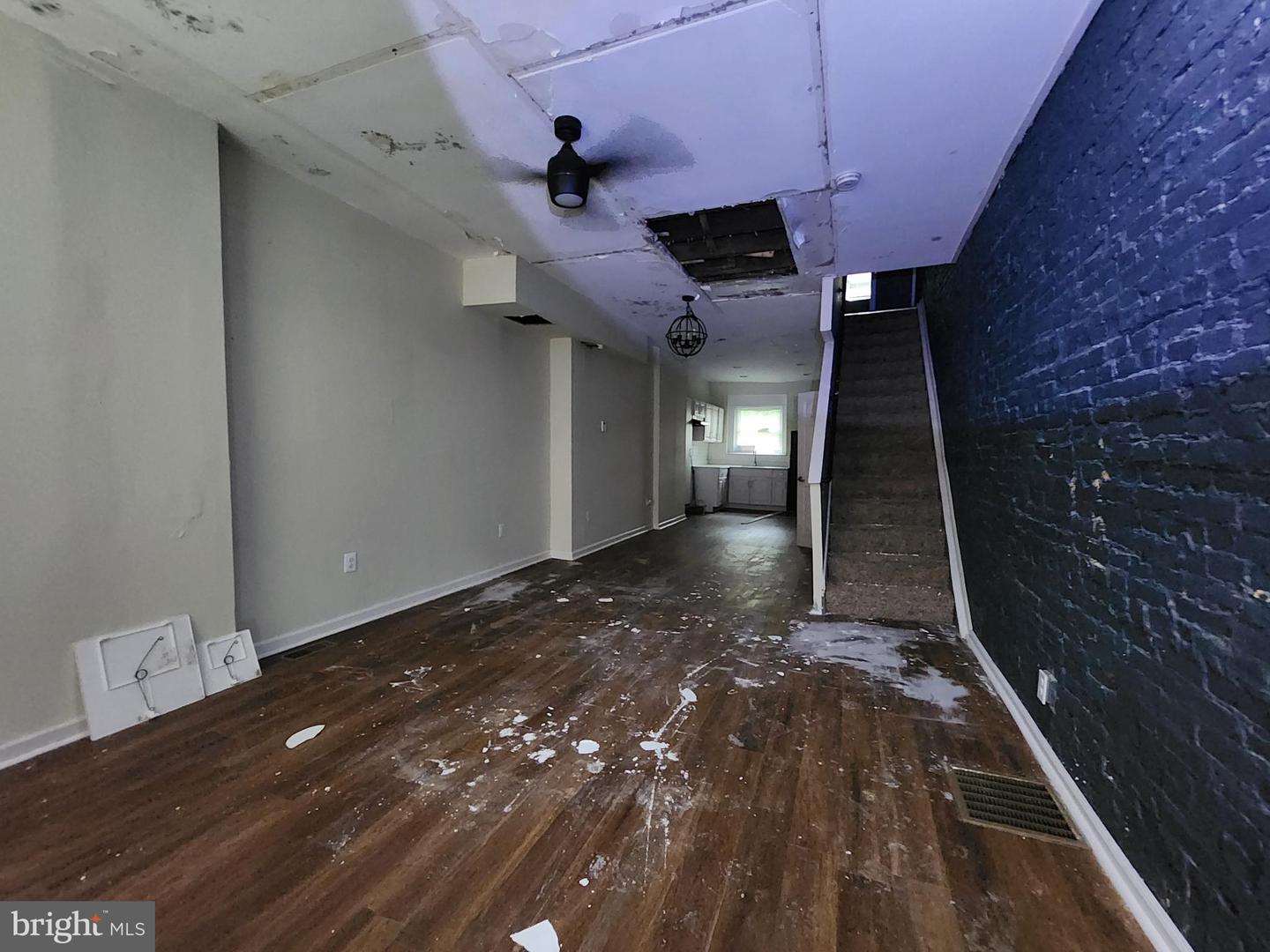 2557 W Baltimore St Property Photo 5
