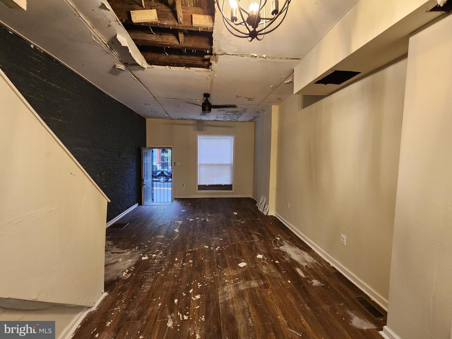 2557 W Baltimore St Property Photo 6