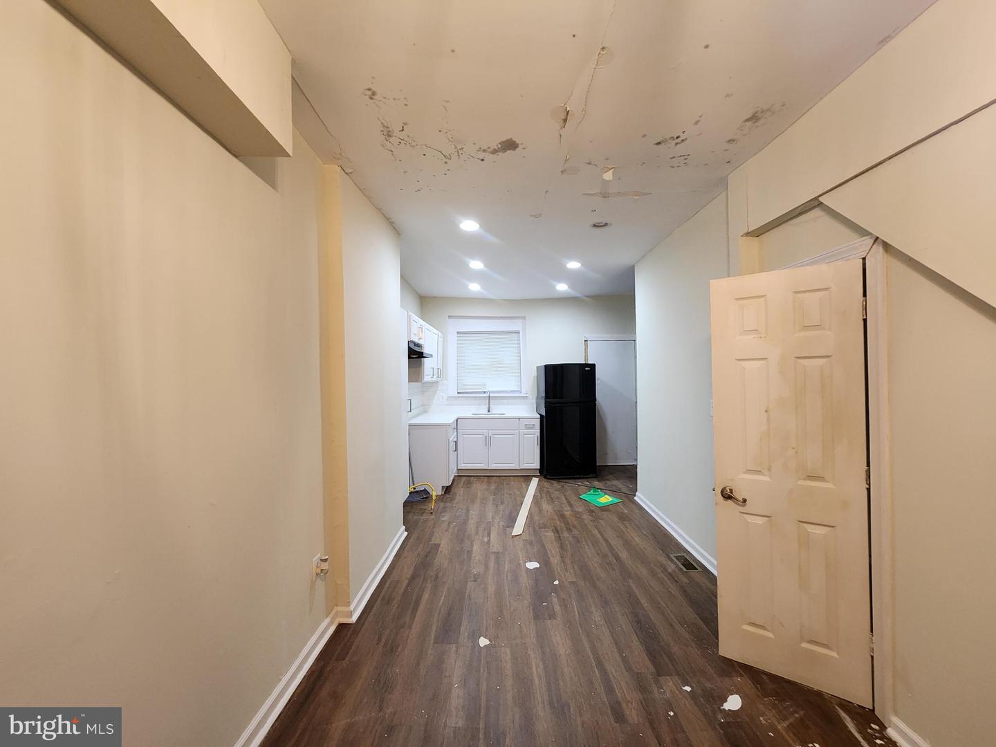 2557 W Baltimore St Property Photo 7