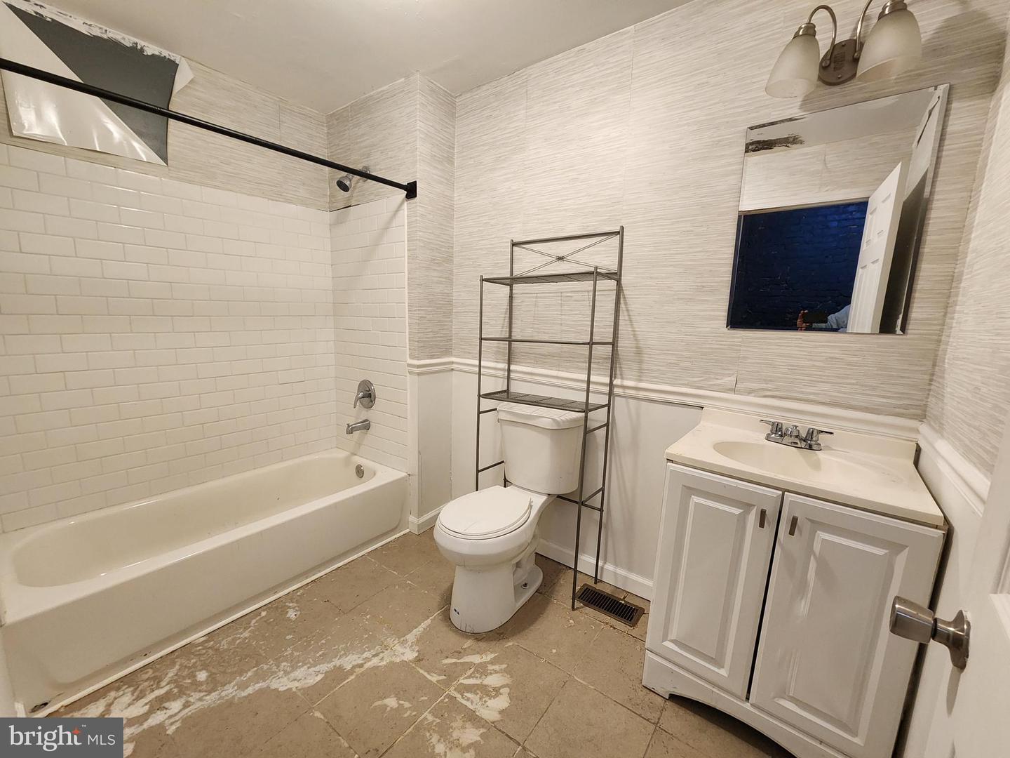 2557 W Baltimore St Property Photo 18
