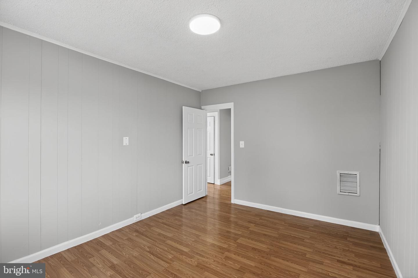 5446 Narcissus Ave Property Photo 8