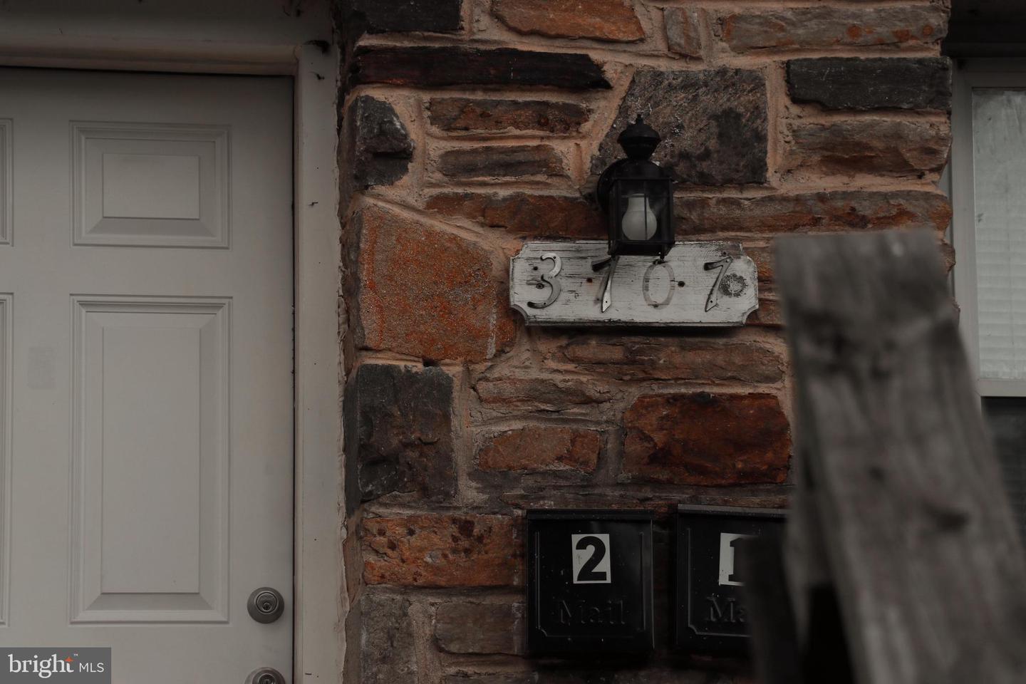 3707 8th St Property Photo 2
