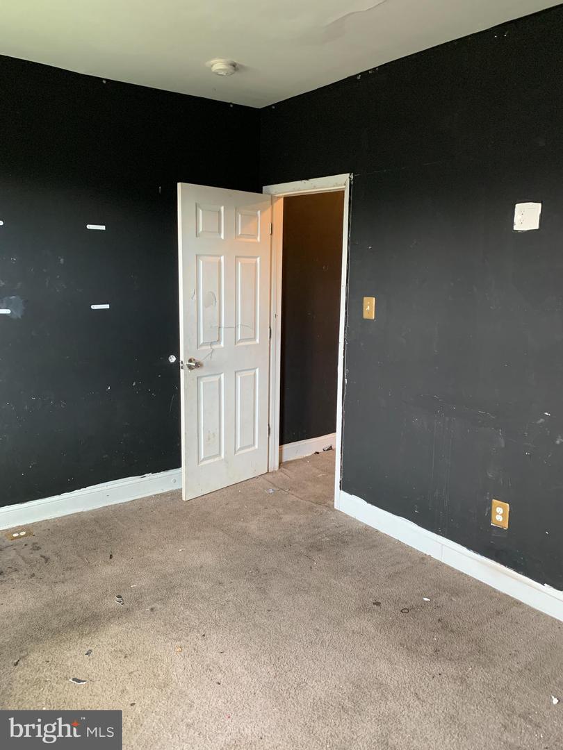 3027 Harlem Ave Property Photo 8