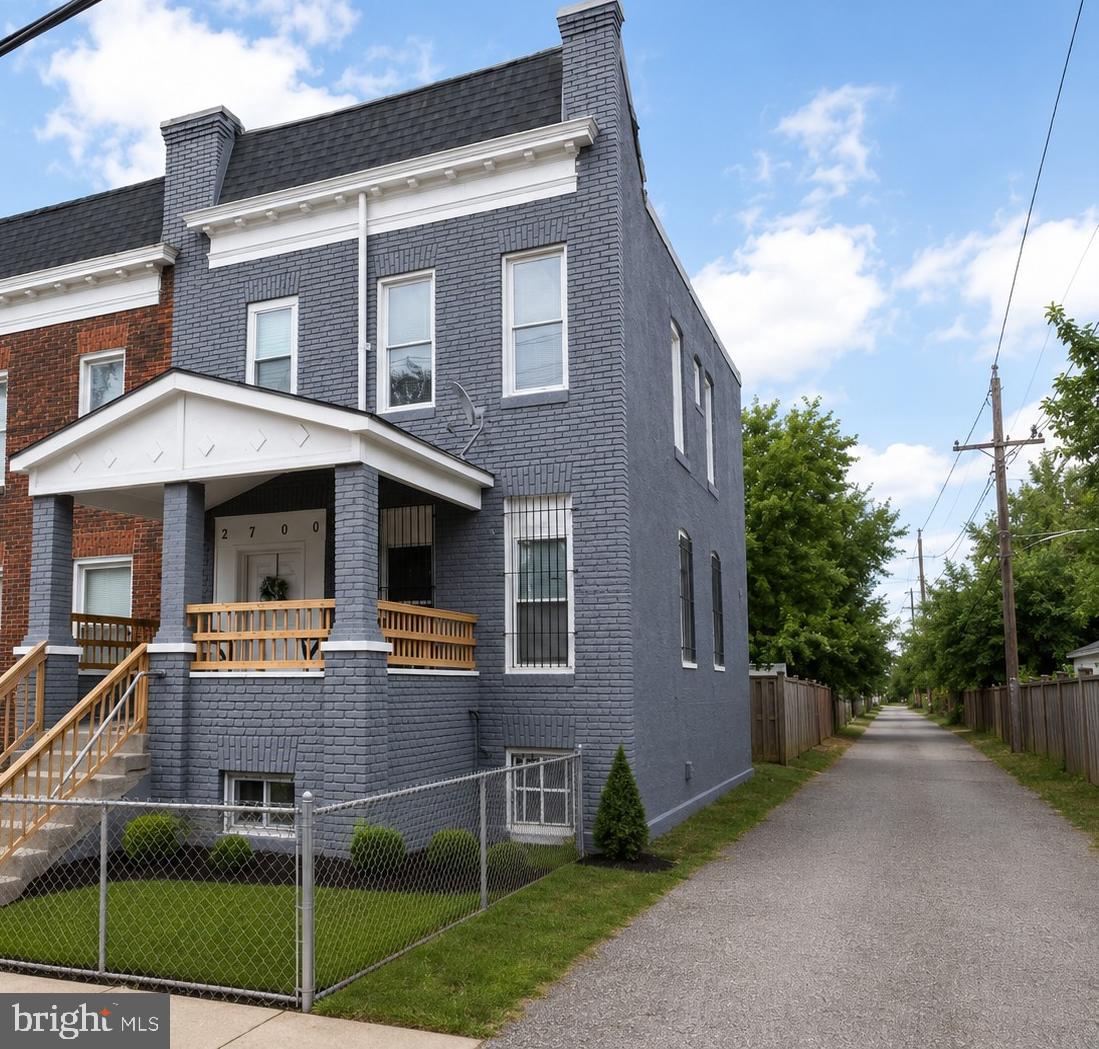 2700 Springhill Ave Property Photo 1