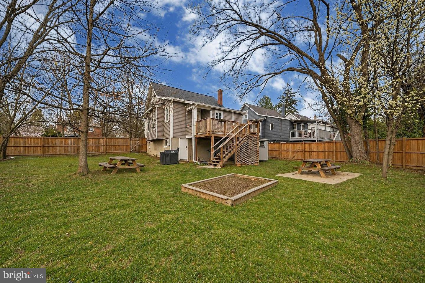 303 E Melrose Ave Property Photo 2