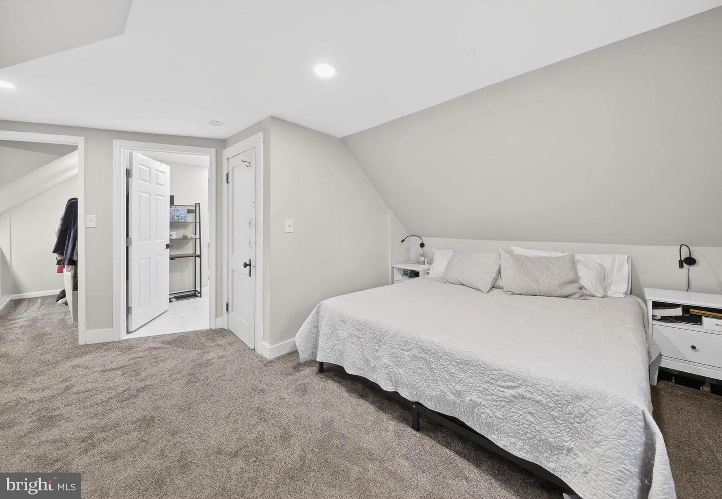 303 E Melrose Ave Property Photo 8