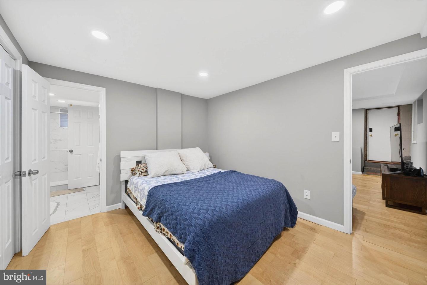 303 E Melrose Ave Property Photo 12