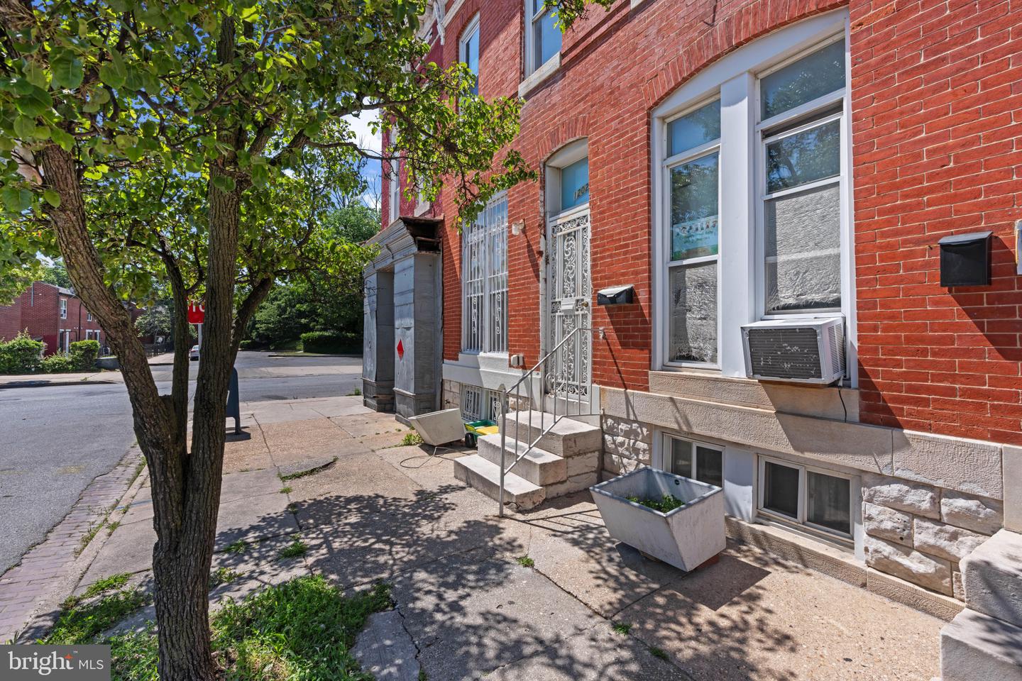 1202 E Lafayette Ave Property Photo 3