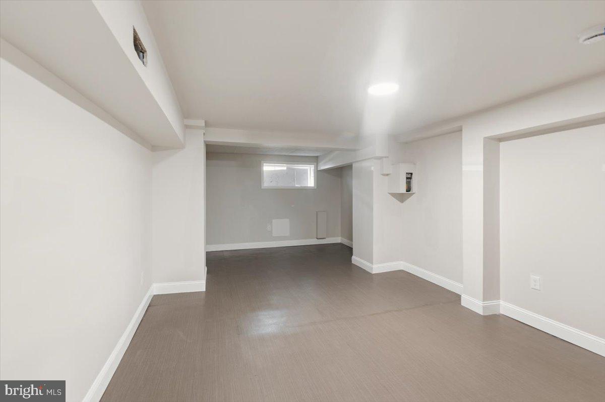 2107 Dukeland St Property Photo 13