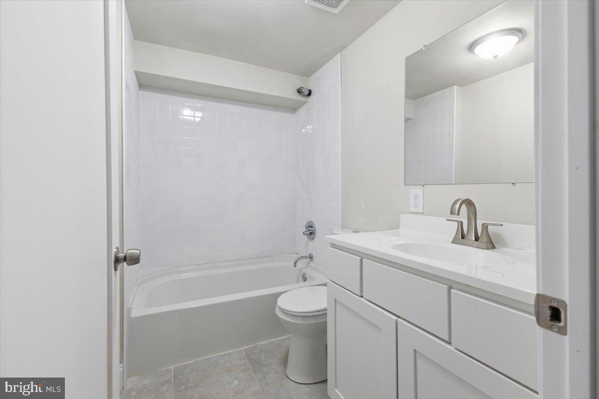 2107 Dukeland St Property Photo 16
