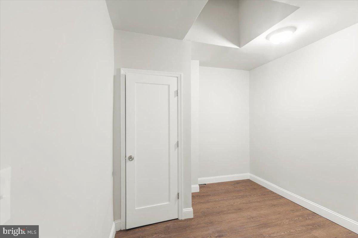 2107 Dukeland St Property Photo 18