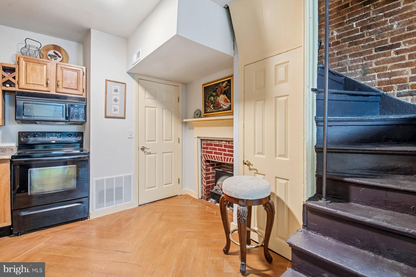 1216 W Pratt St Property Photo 5