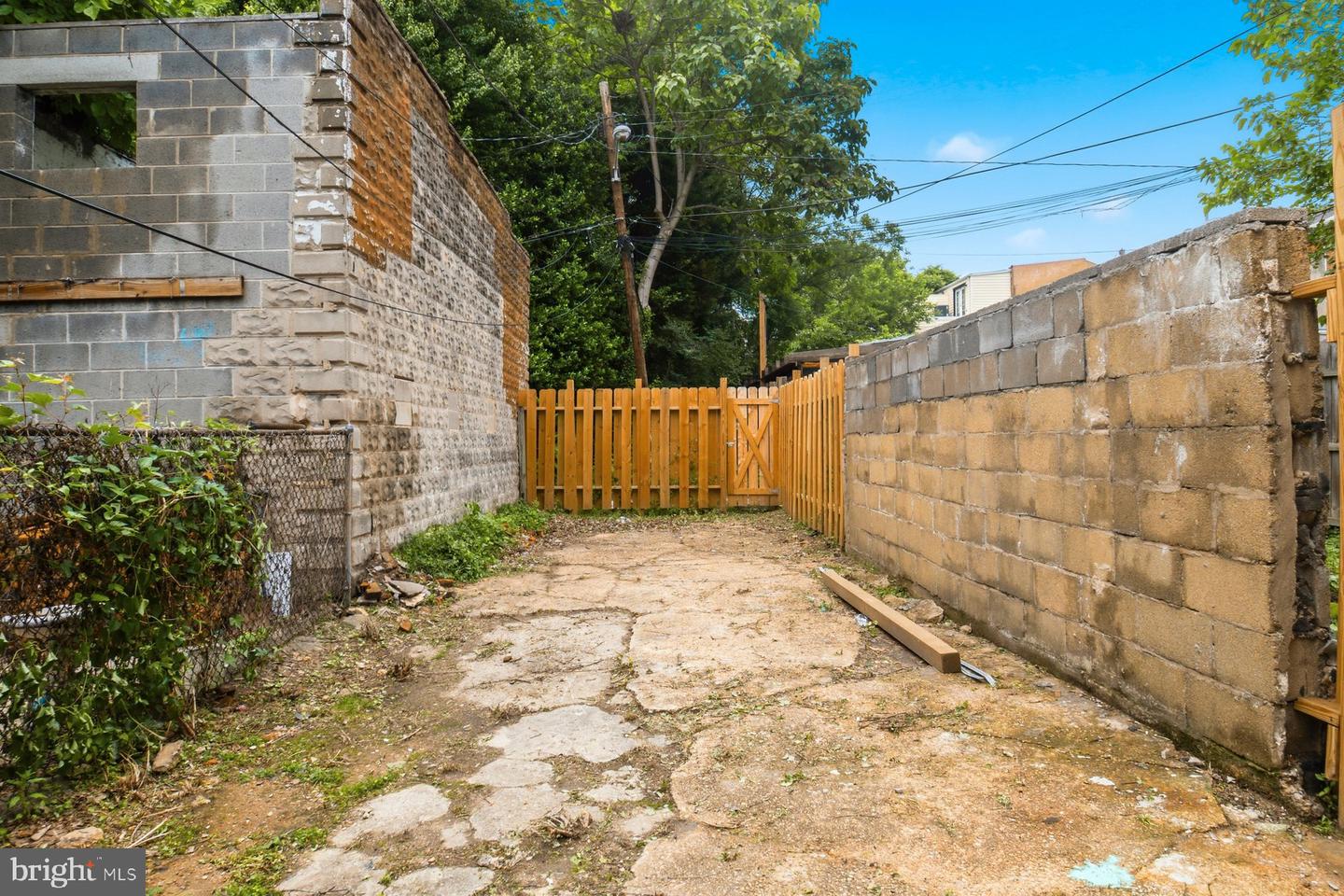 1216 W Pratt St Property Photo 20