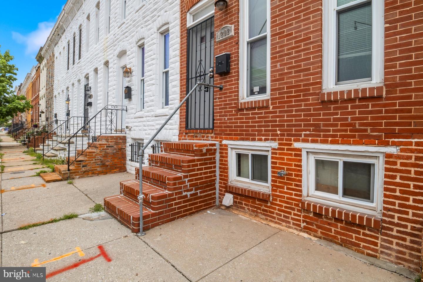1202 W Cross St Property Photo 2