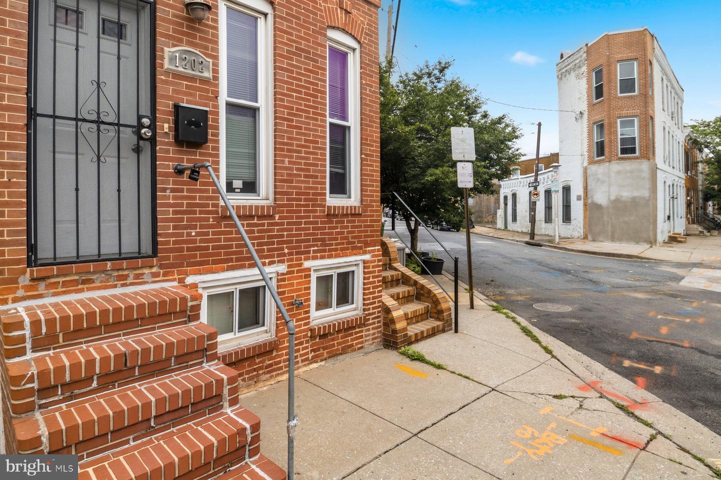 1202 W Cross St Property Photo 3