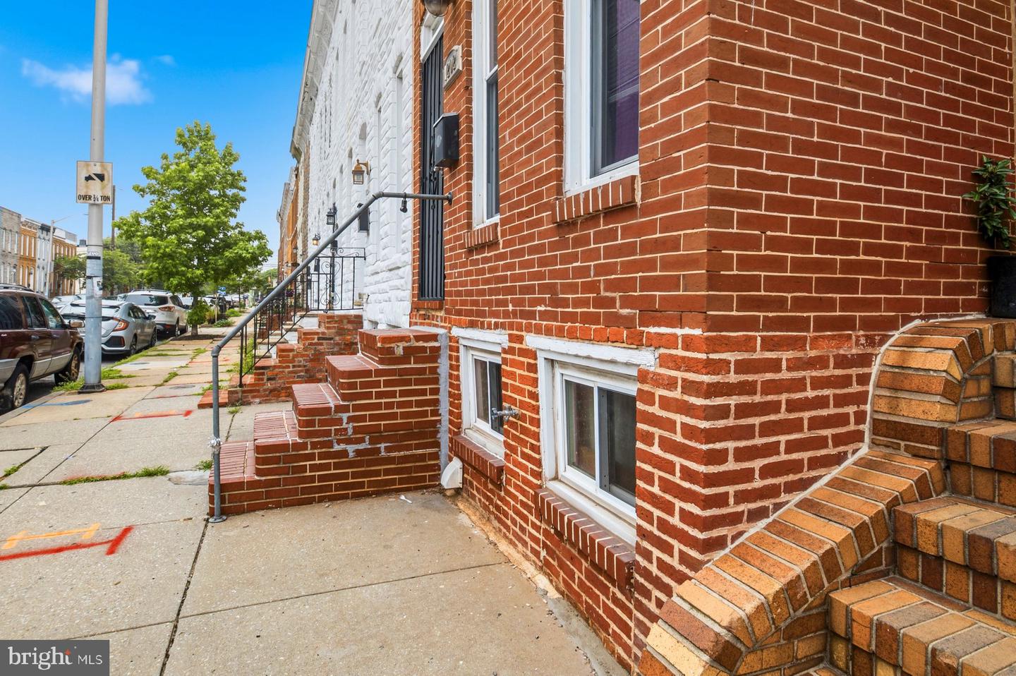 1202 W Cross St Property Photo 5