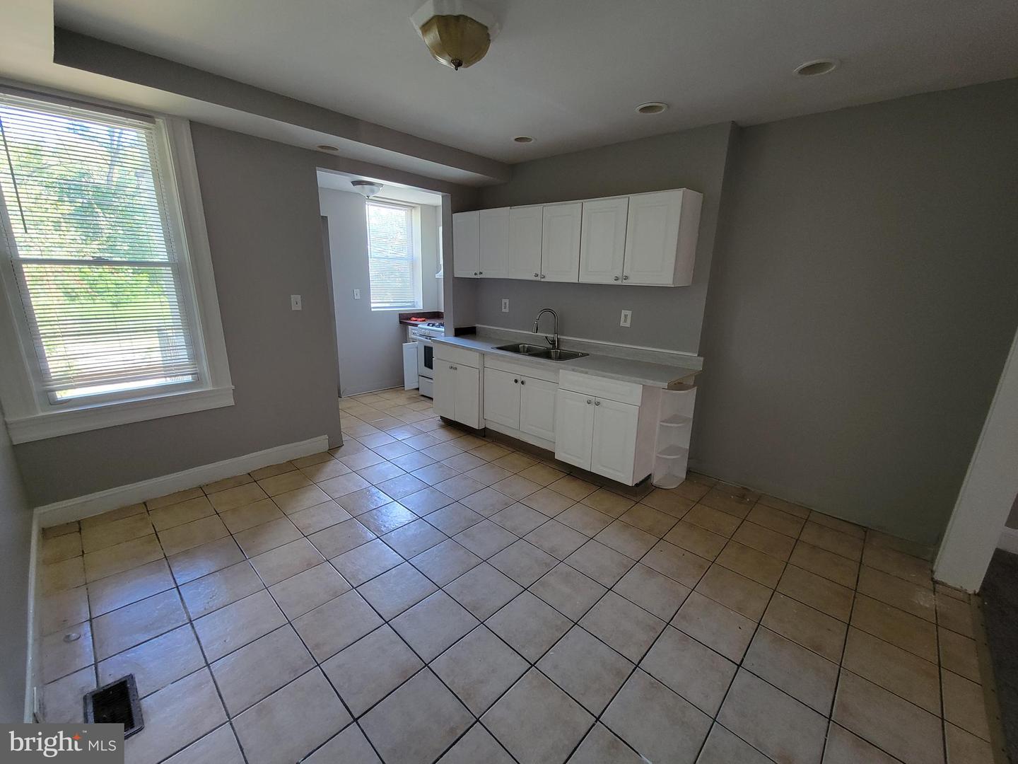 2730 Winchester St Property Photo 6