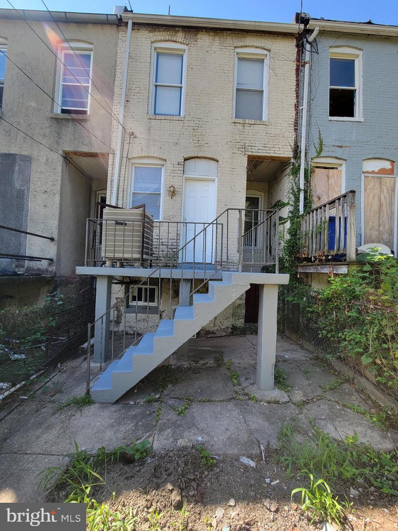 2730 Winchester St Property Photo 9