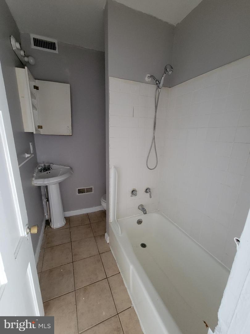 2730 Winchester St Property Photo 16