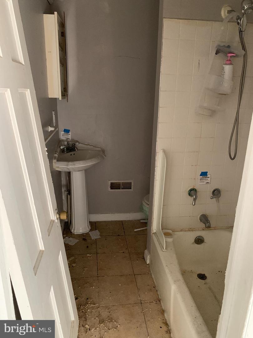 2730 Winchester St Property Photo 30