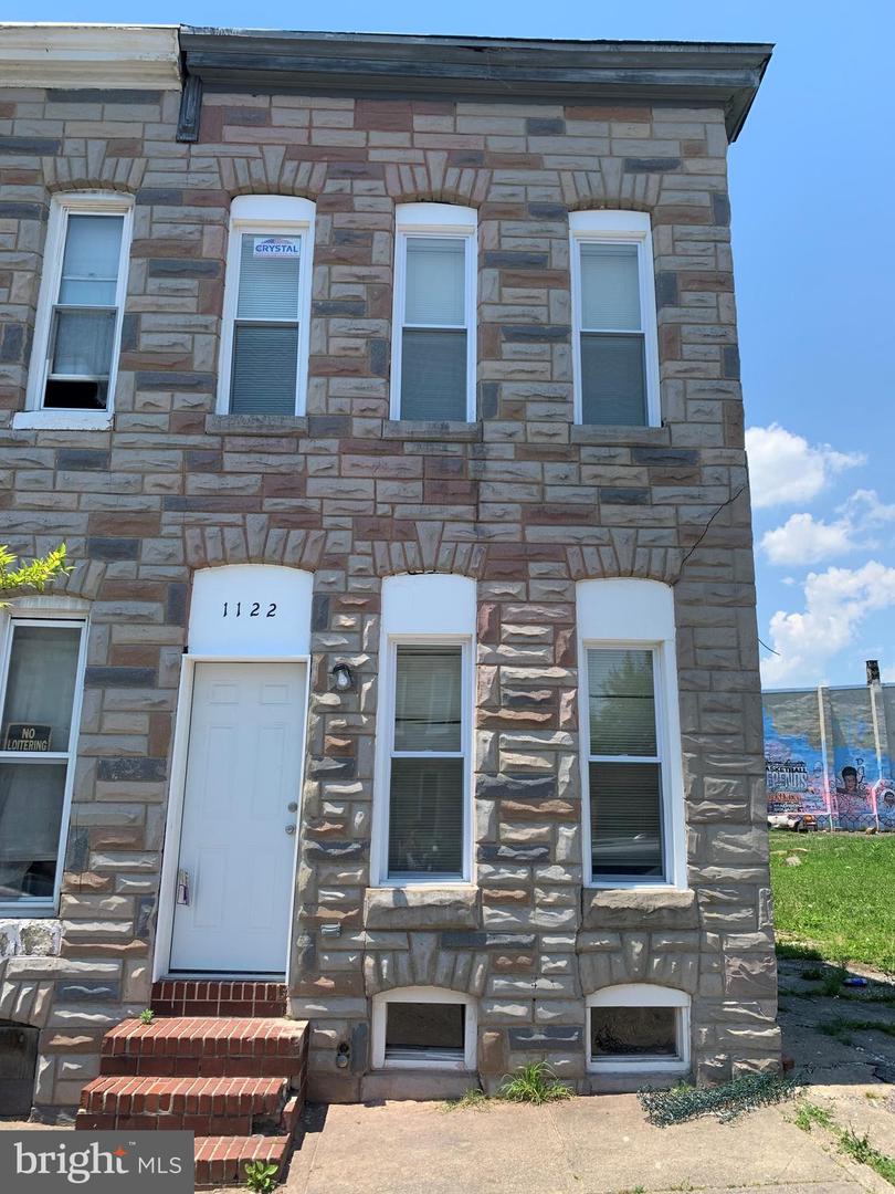 1122 N Montford Ave Property Photo 1