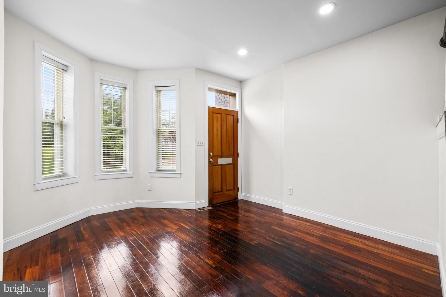 2822 Frederick Ave Property Photo 6