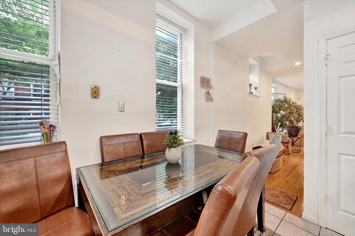 2072 Linden Ave Property Photo 11