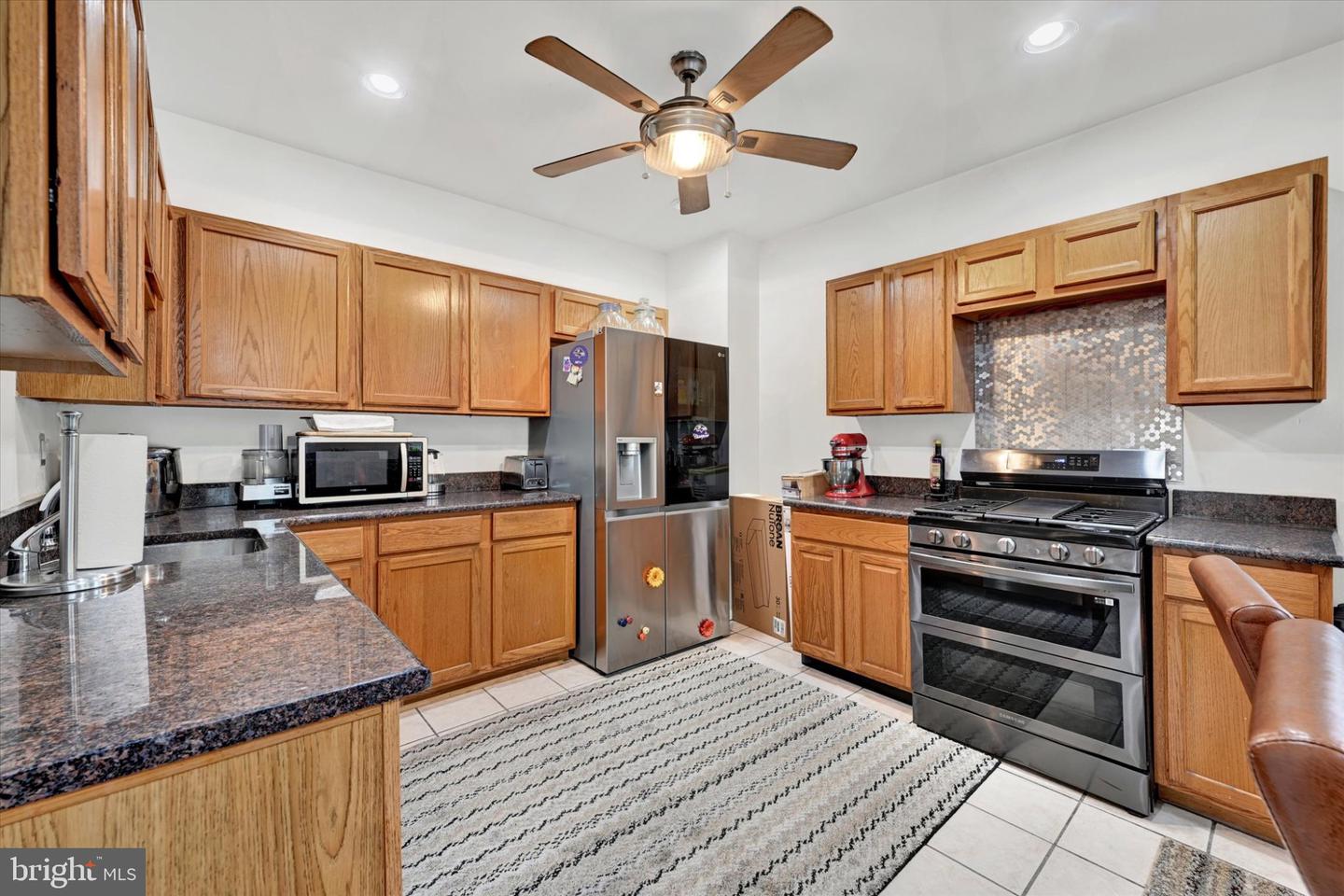 2072 Linden Ave Property Photo 12