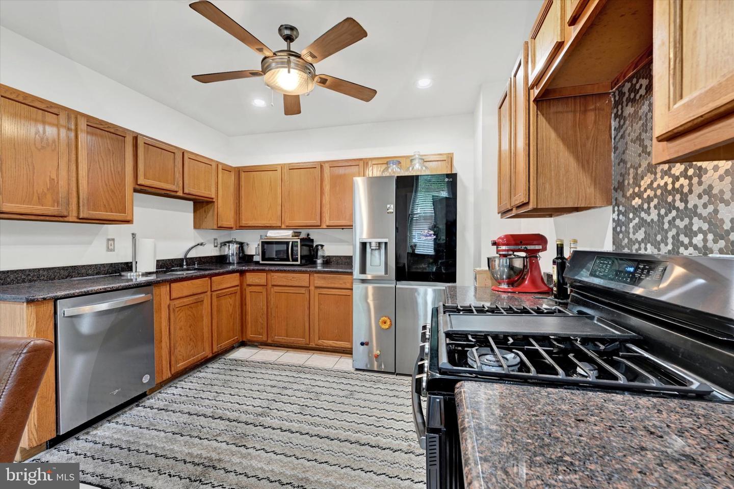 2072 Linden Ave Property Photo 13