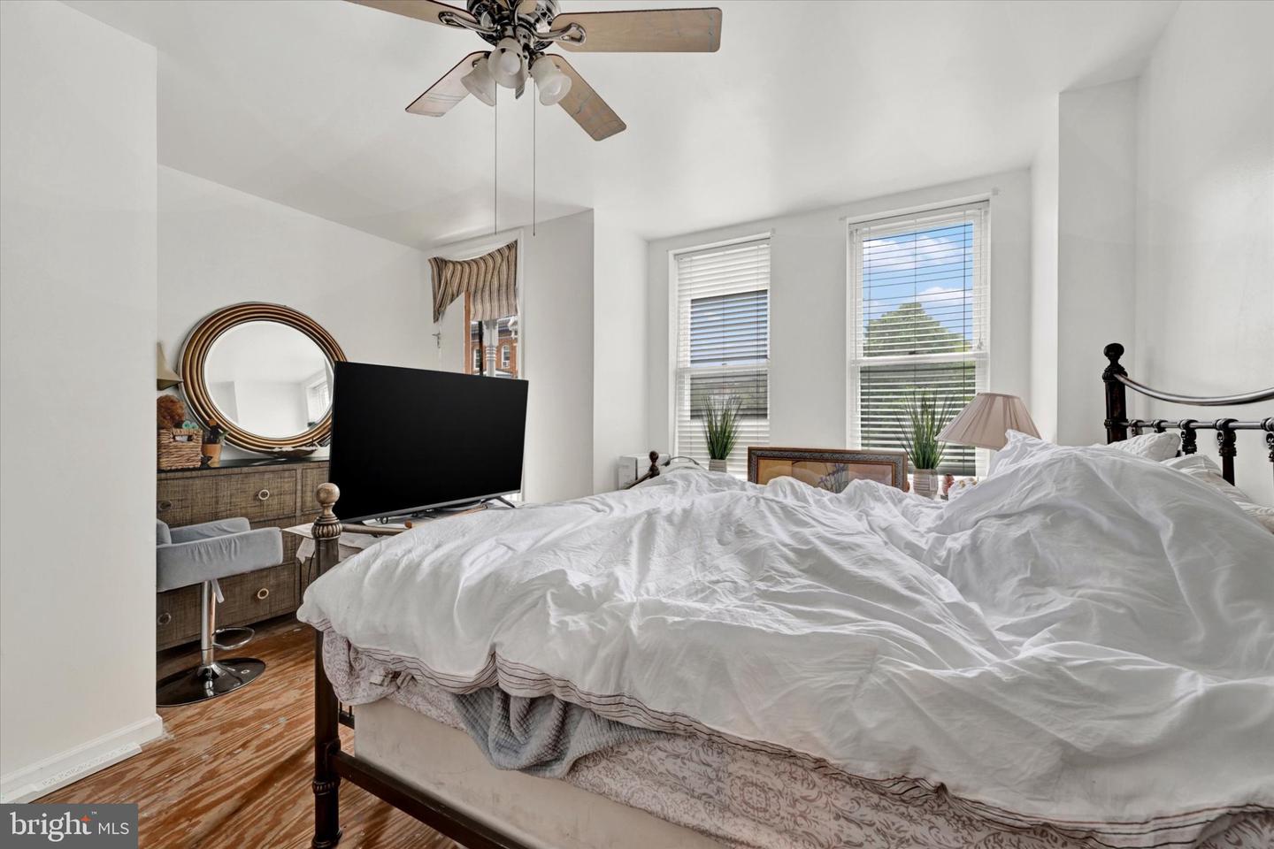 2072 Linden Ave Property Photo 15