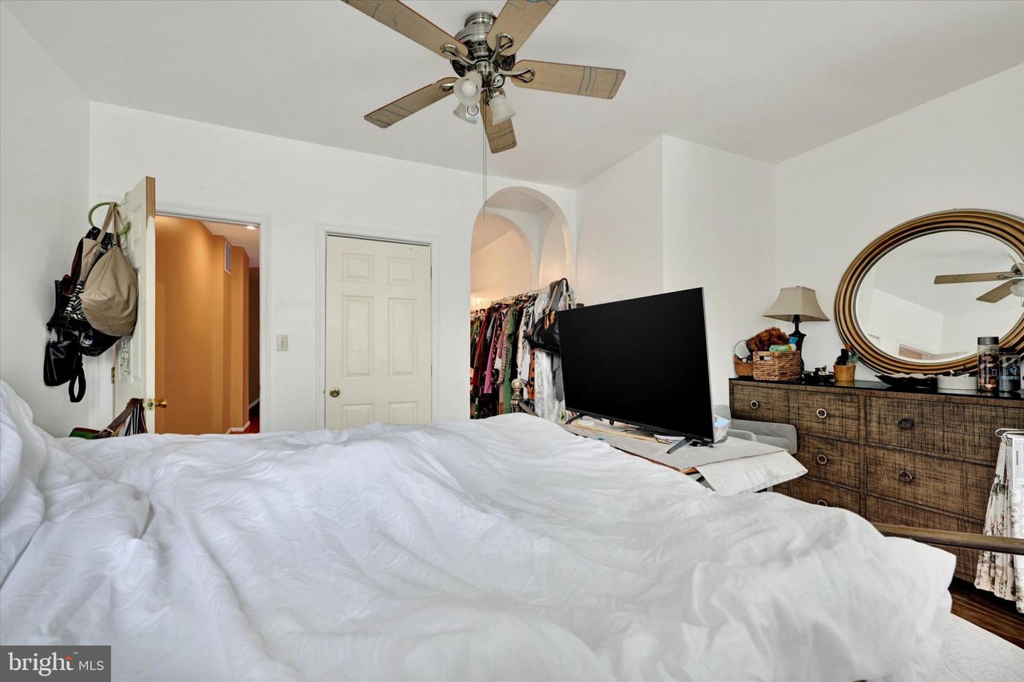 2072 Linden Ave Property Photo 16