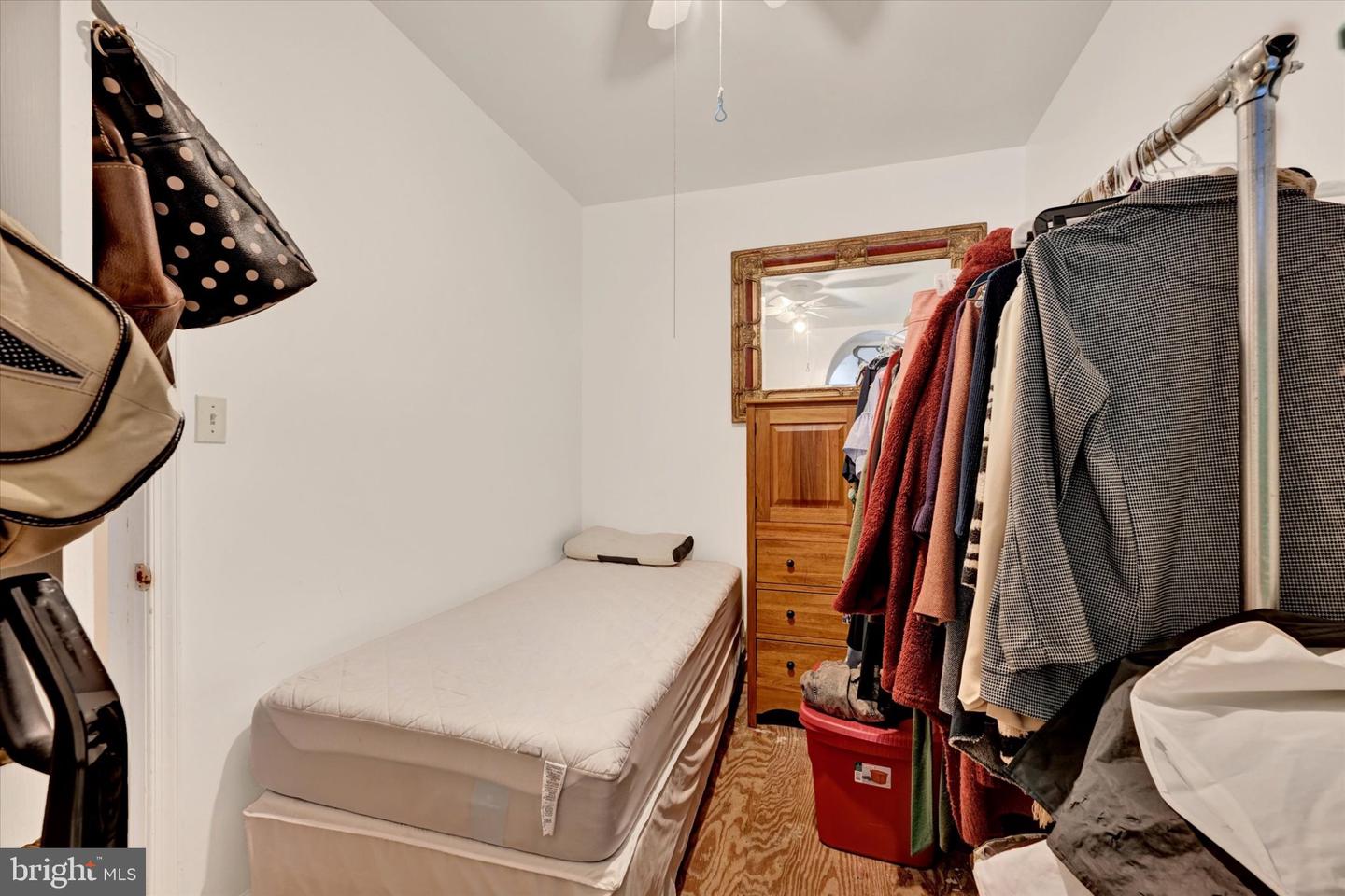 2072 Linden Ave Property Photo 18