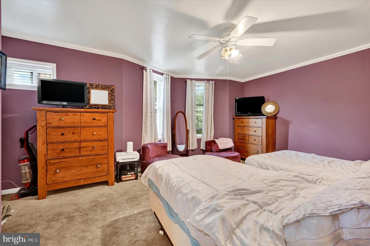 2072 Linden Ave Property Photo 19