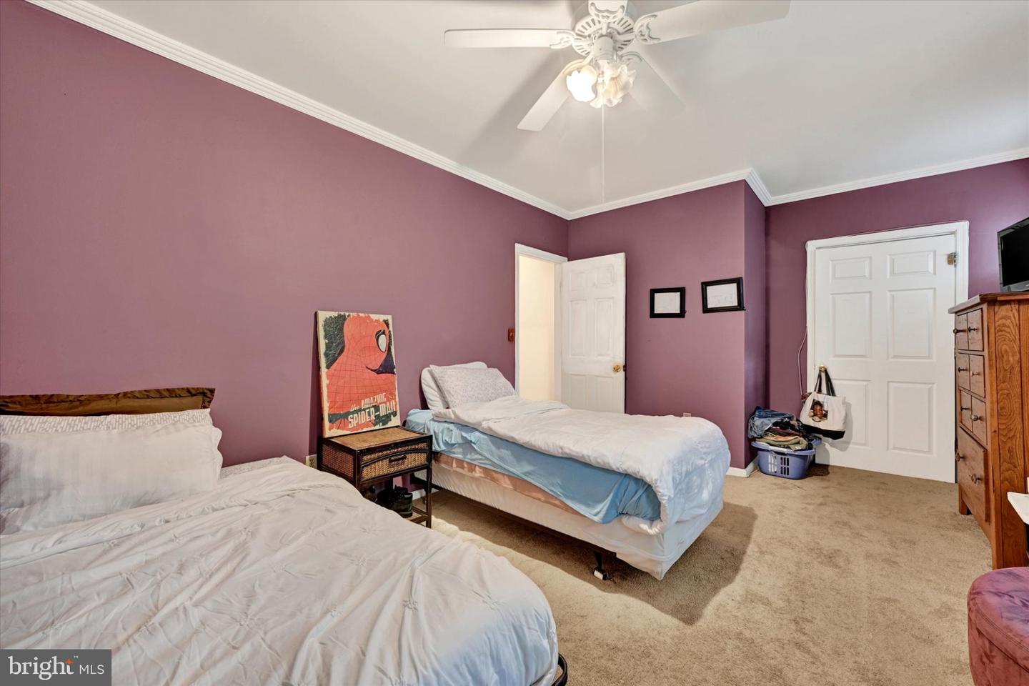 2072 Linden Ave Property Photo 20