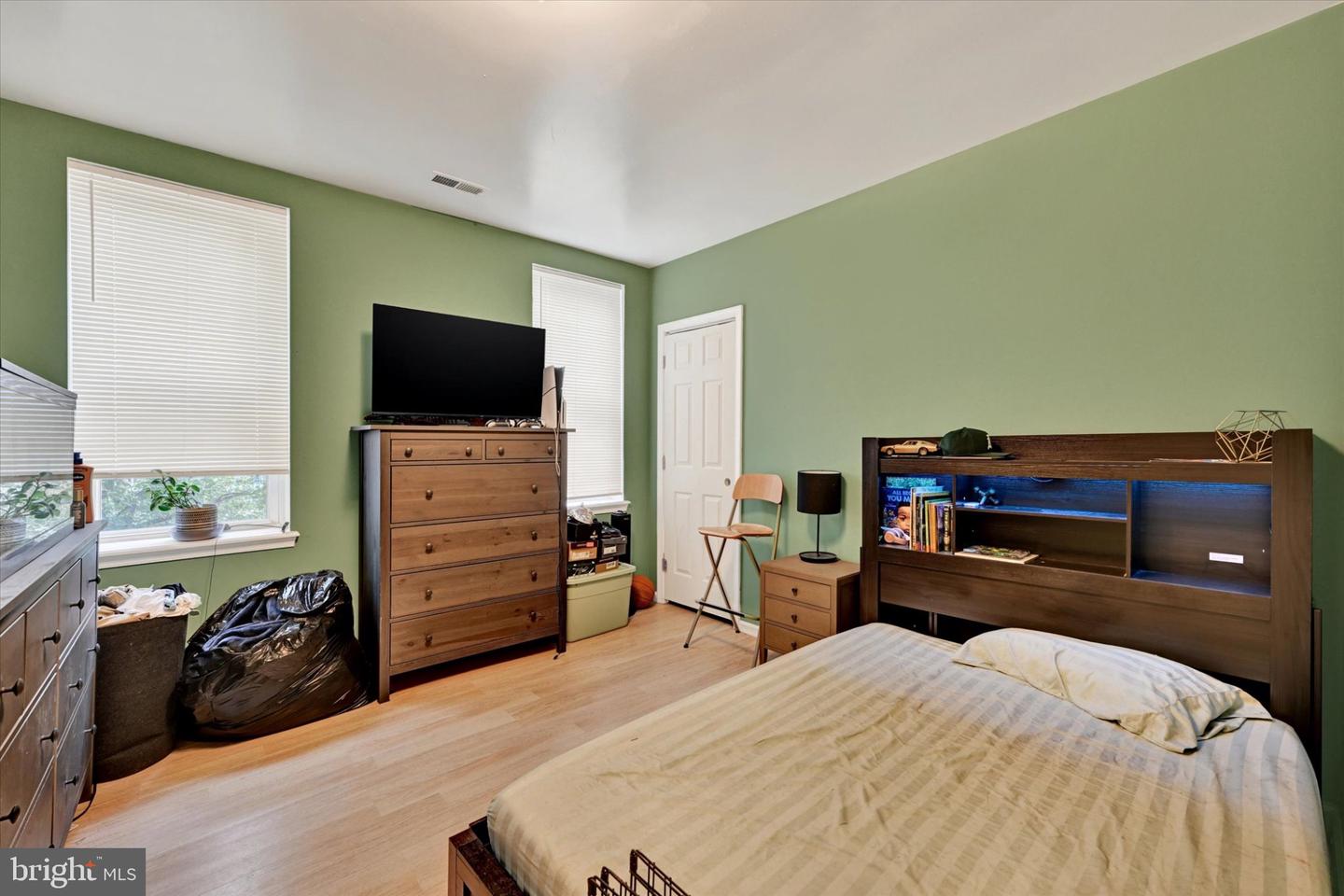 2072 Linden Ave Property Photo 25