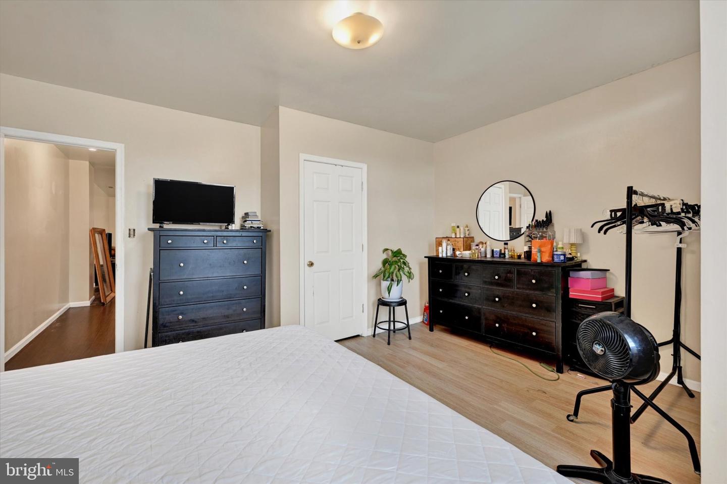 2072 Linden Ave Property Photo 27