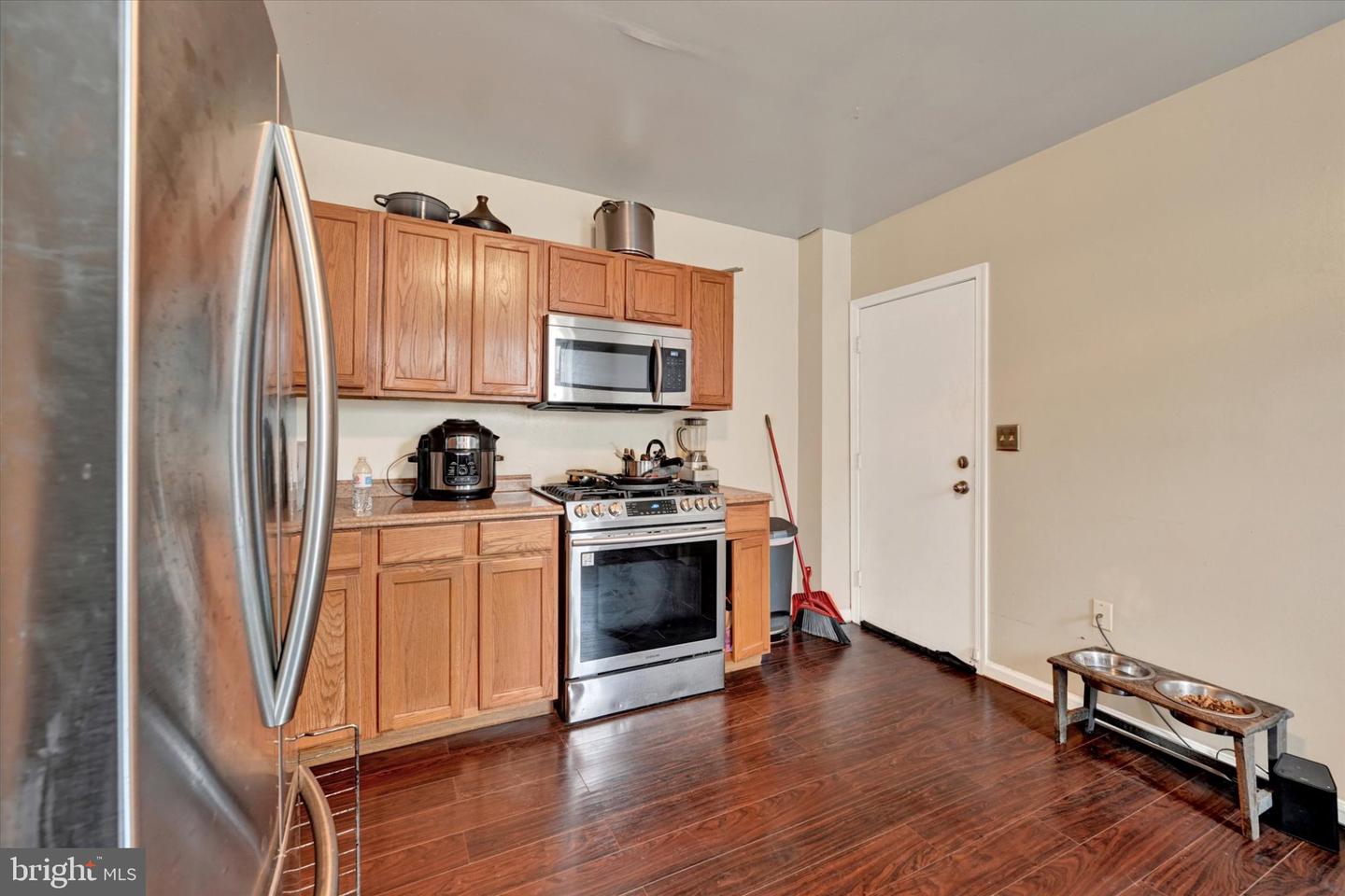 2072 Linden Ave Property Photo 35