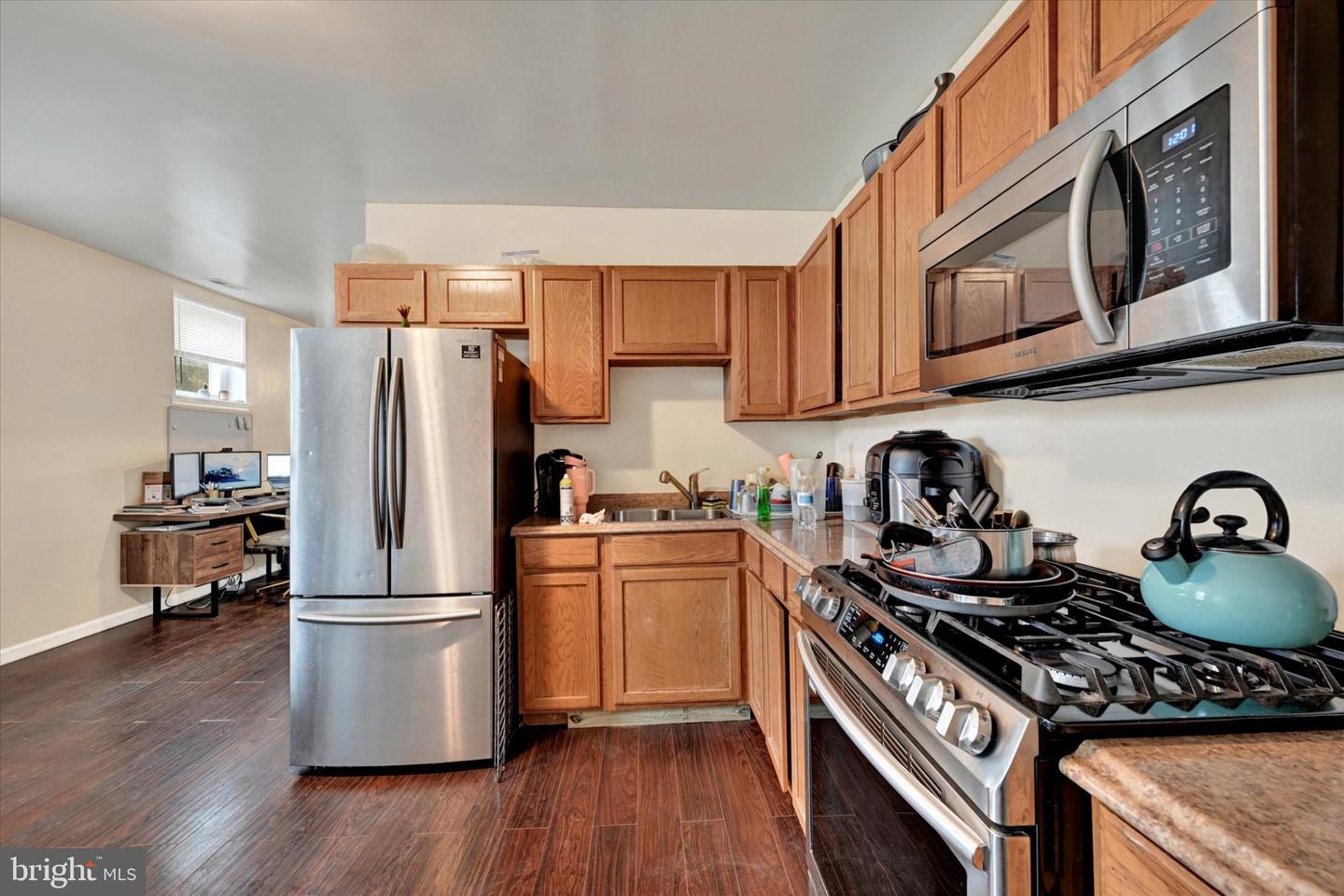 2072 Linden Ave Property Photo 36