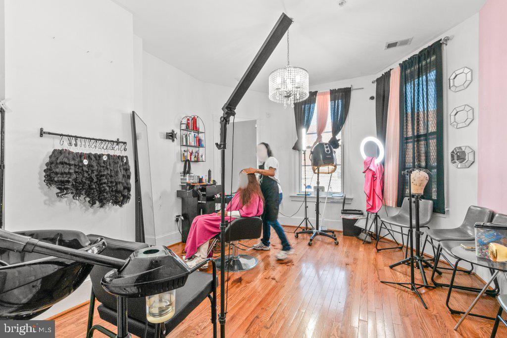 30 E 25th St Property Photo 6