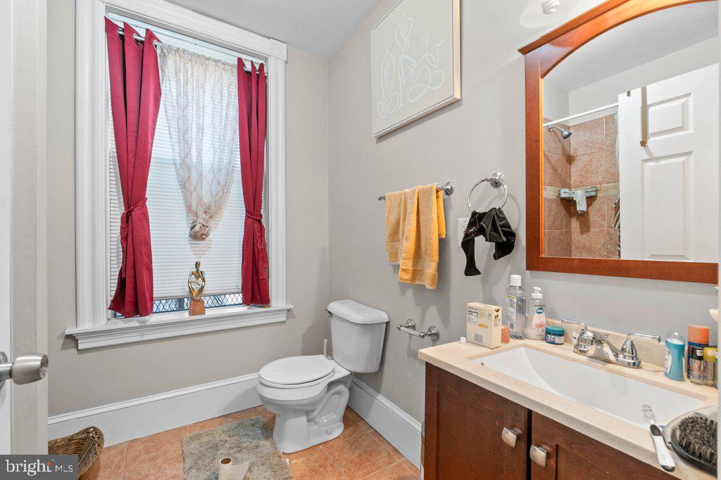 30 E 25th St Property Photo 14