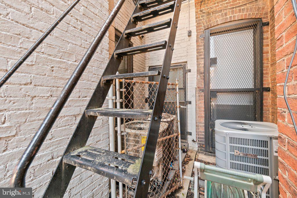 30 E 25th St Property Photo 35