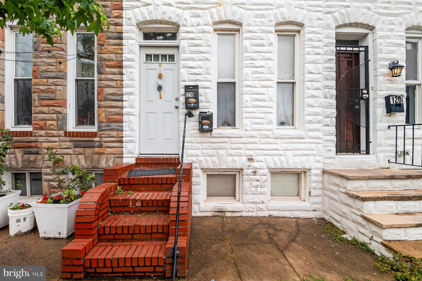 1210 W Cross St W Property Photo 2
