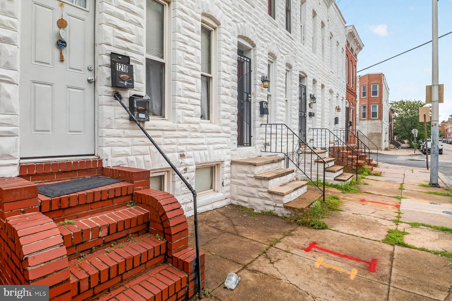 1210 W Cross St W Property Photo 4