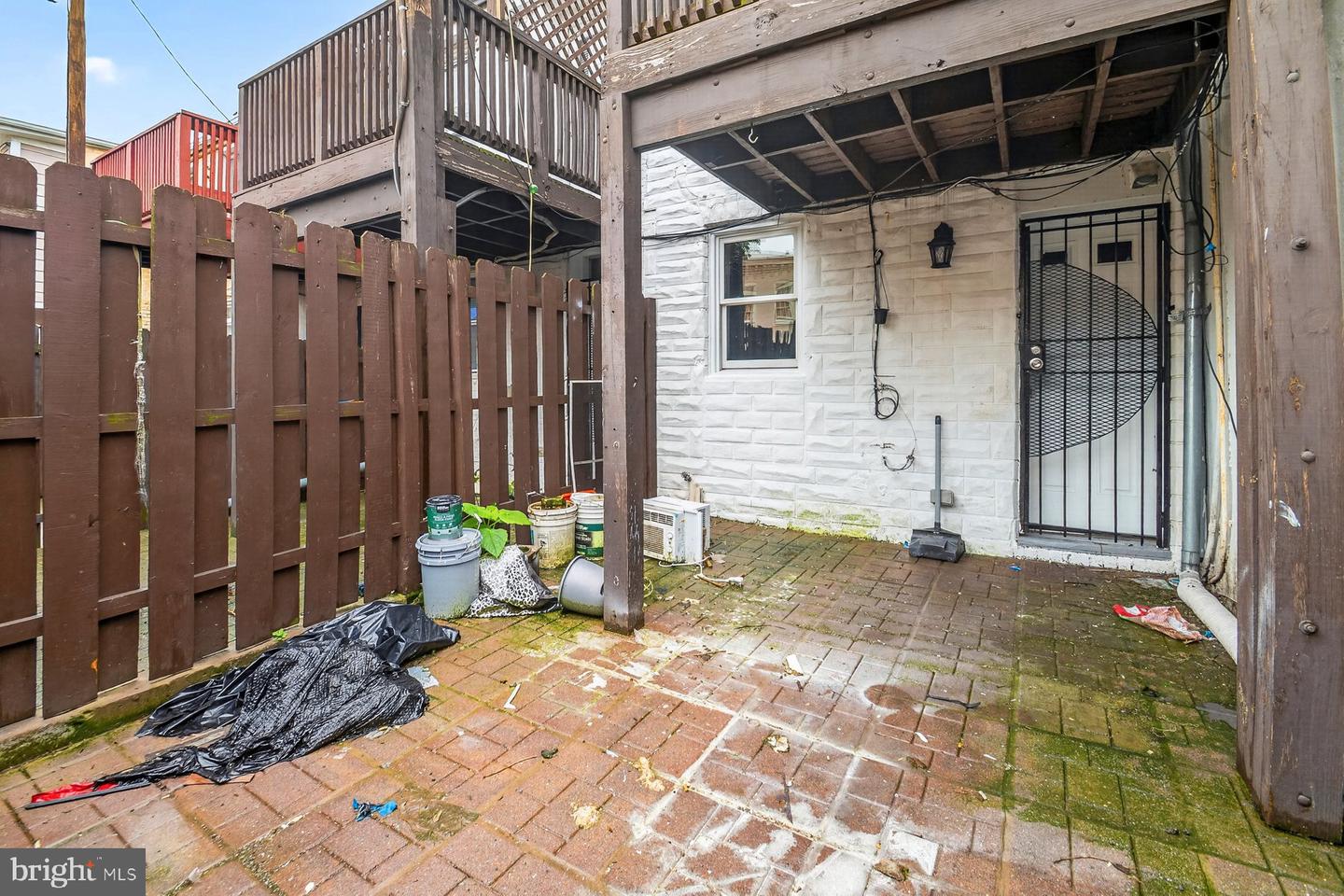 1210 W Cross St W Property Photo 10